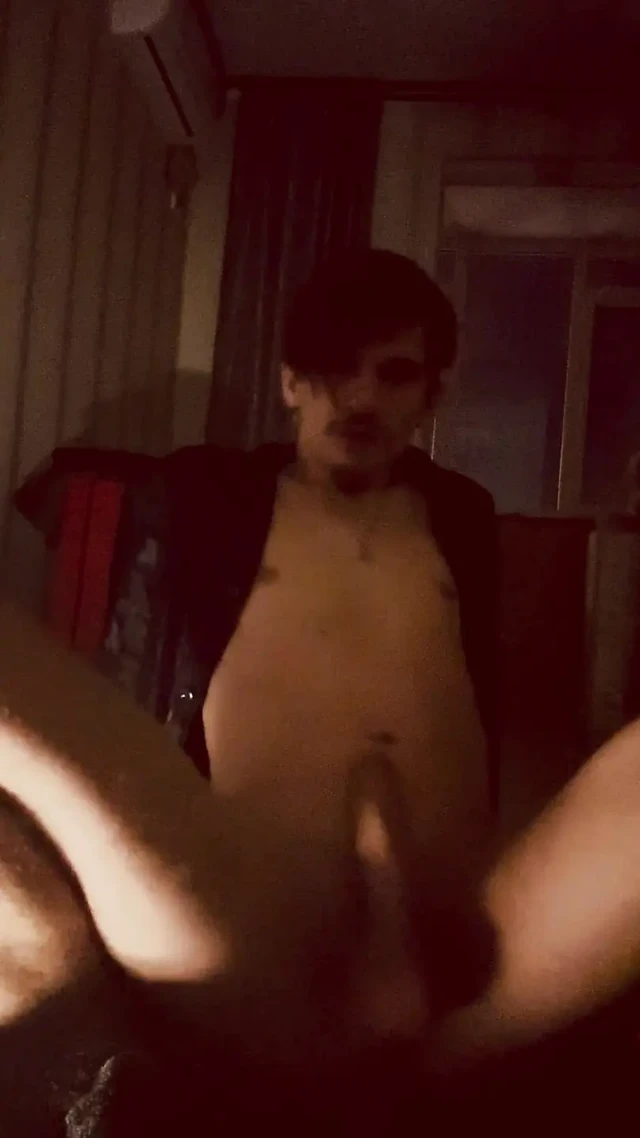Arşivdeki eski retro 80'ler videosu twink, karısının oyuncağını işteyken buldu