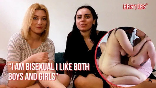 Ersties - lezbiyen arkadaşlar sikişmeden önce mastürbasyon yapıyor