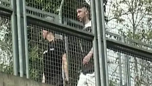 Dışarıda spor ayakkabı seks