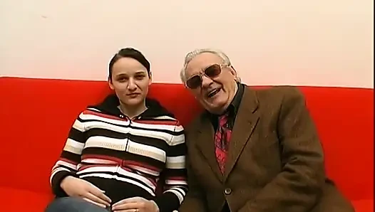 Kızım birçok yarağı ve siyahı seviyor