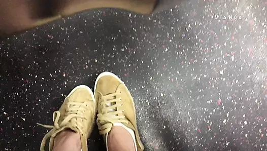 Güzel ayaklarım açık havada