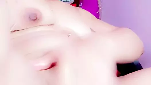 Ponindome Calientica Xtus Juguitos Super Deliciosos Y a Mi Clit Le Encanta Me Pone Lokitaa Bebecito