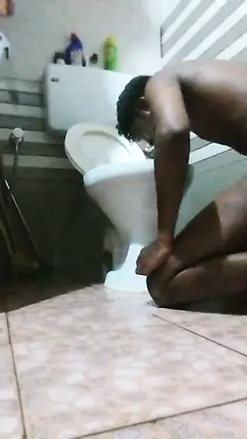 Müdür Shithin Banyoda İşeme Yemek Yeme Kafa Tuvalete Sokma