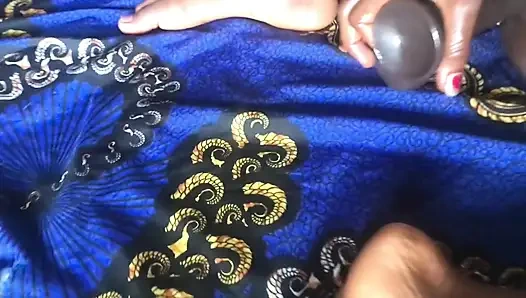 Üvey kızıma dildo kullanmayı öğretiyorum. İlk kez