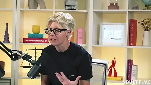 Khloe Kingsley kamerada fışkırtıyor ve kırmızı bayraklar | Adult Time Podcast