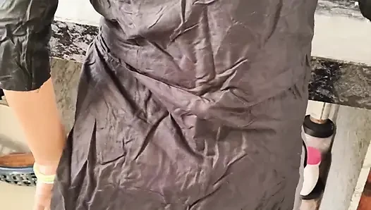 Hintli utangaç yenge ev sahibi tarafından sert sikiliyor