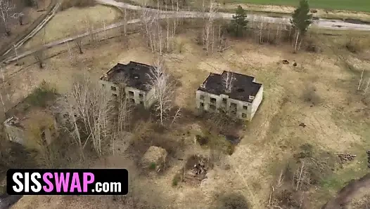 Sisswap - iki genç, dünyanın yeniden nüfusuna yardımcı olmak için üvey erkek kardeşlerini değiştirmeyi kabul etti