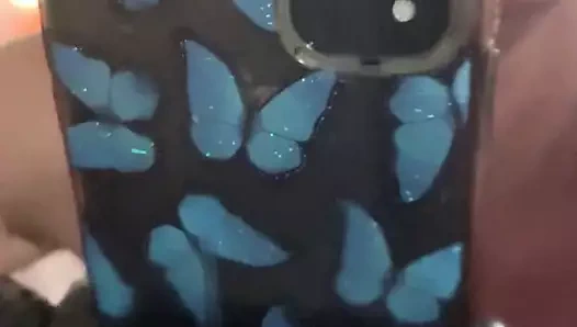 Küçücük milf yaladı ve oyuncak üzerinde mirror