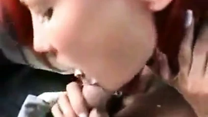Amatör oral seks kızıllar bir arabada (ses yok)