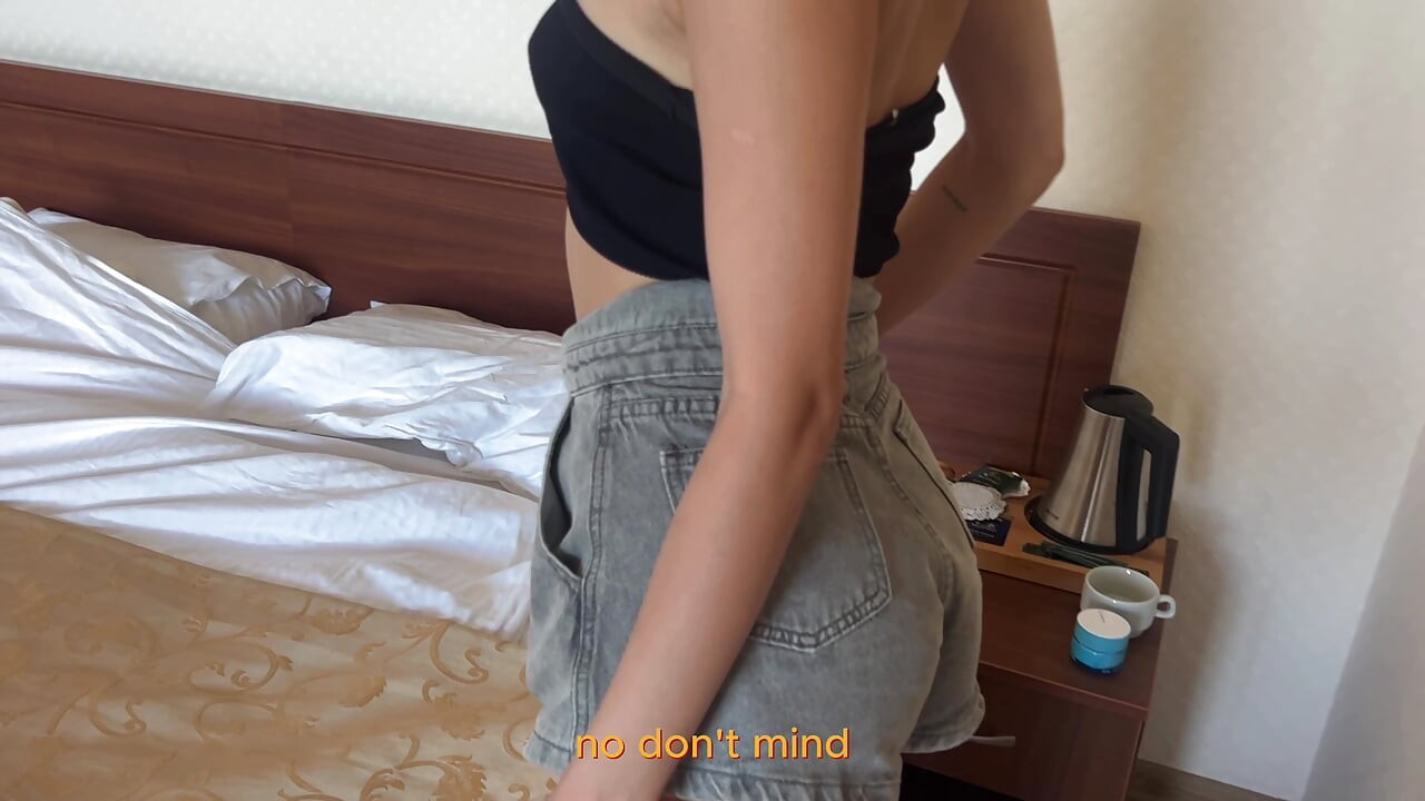 Aldatan evli kadın kocasını otelde aldatıyor
