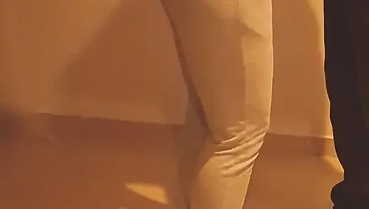 Maskeli ateşli evli kadın arkadaşına söz verdiği sakso ve meme sikişi veriyor