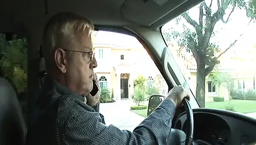 Seksi sarışın ally ann 69s baş aşağı ve büyük bir yarağa biniyor