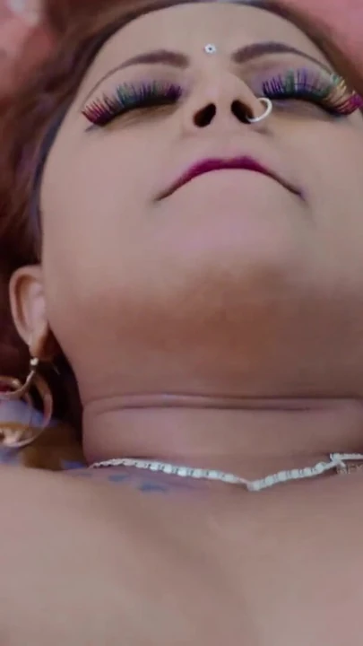 "Seksi evli kadın kocasından cinsel zevkin tadını çıkarıyor (Hintçe ses kaydı)"