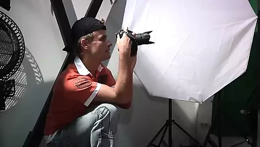 Seksi büyük memeli model orta yaşlı seksi kadın genç yarakla yalıyor