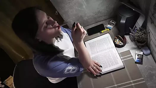 Dayanamadım ve külotlu çorabıma işedim