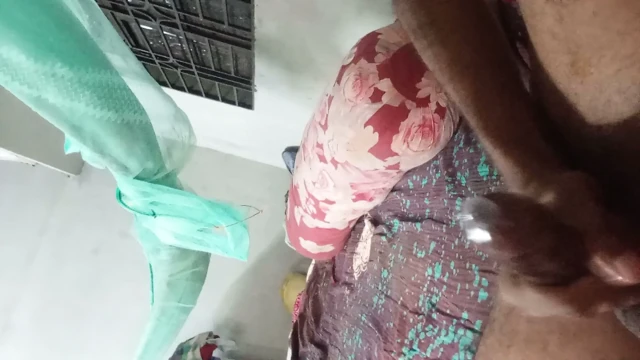 Hintli ateşli oğlan sikişiyor ve ustalık yapıyor