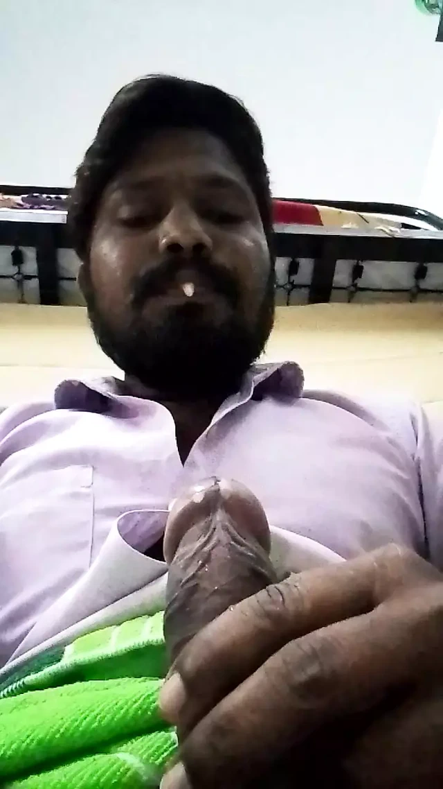 Chadi aur toli pe lund khand kar ke lund pe spit diya