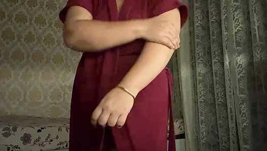 Дези бхабхи после ванны играет с киской и кончает