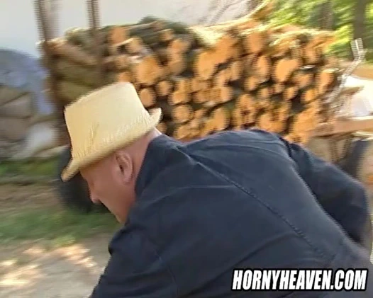 Dede ve nine herkesin içinde utanmadan seks yapıyor