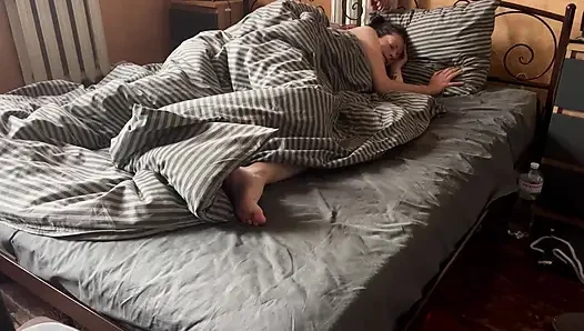 Onunki benim için çok büyük!! Ona sperm döktü!! Beklenmedik bir sürpriz!! anal!!