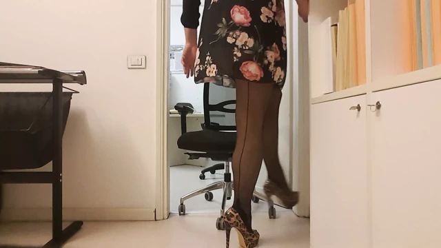 Calze nere per la segretaria