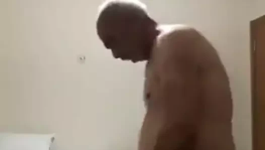 Rishu ki bua Sonu ko ghrpr aakr huka pine wale budhe n choda