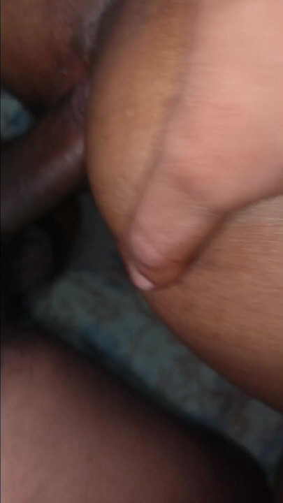 Hintli kız erkek arkadaşı tarafından sikiliyor. Brinjal ile yarak alıyor, sert seks videosu porno | Klip 1