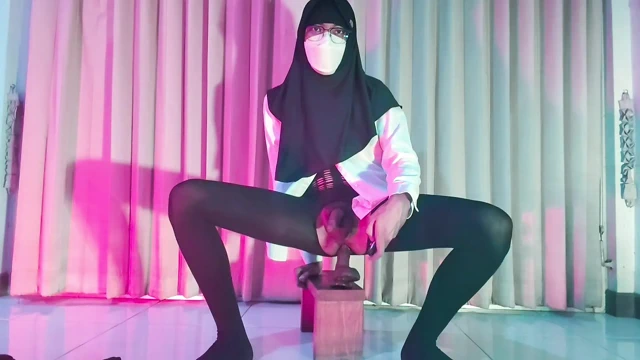 Tesettürlü öğrenci mastürbasyonu