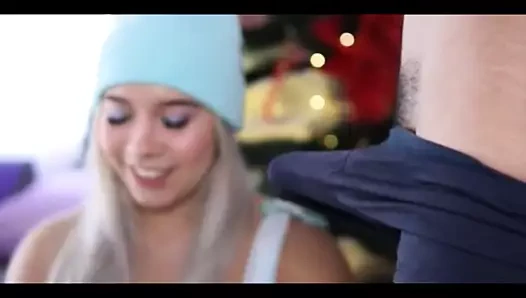 sevimli kız emme horoz