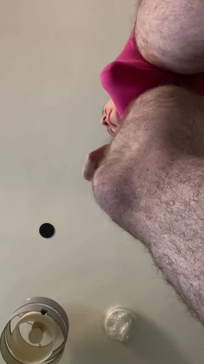 Koca sikli İngiliz delikanlı twink'i açıyor