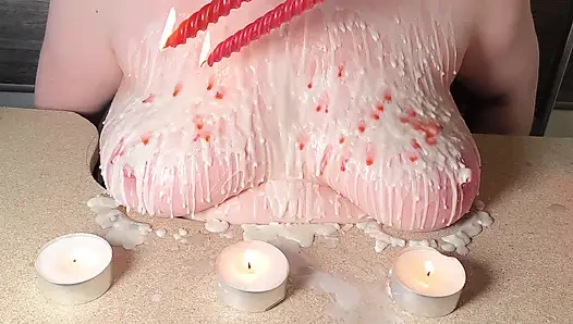 Ateşli mum ağdalı göğüsler ve sonra dövüyor