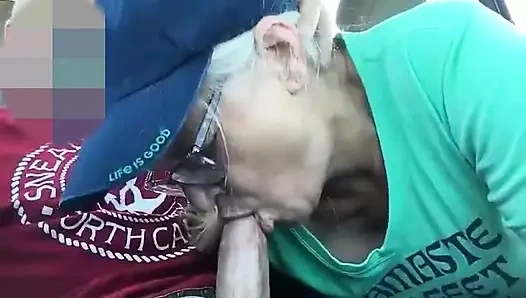 Orta yaşlı seksi kadın yarak emiyor derlemesi!