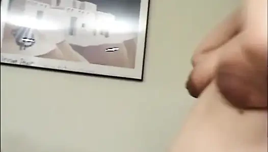 Büyük memeli dövmeli tombul evde sikişiyor