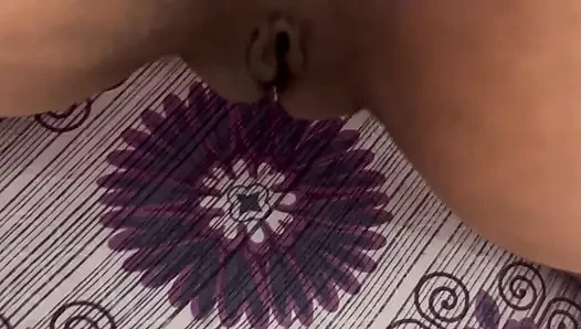 Üvey anne işe gitmeden önce üvey oğlunun ilk seksi için eğiliyor