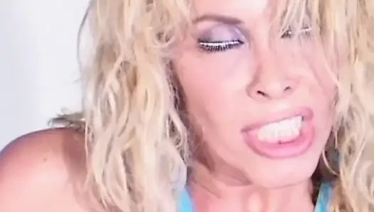 Milly D'abbraccio Güzel Siyah Bir Penis Alıyor