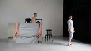 Soyunma floriane misslin için onu küçük göğüsleri ortaya çıkarmak