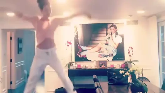 Kate bir trambolin üzerinde beckinsale