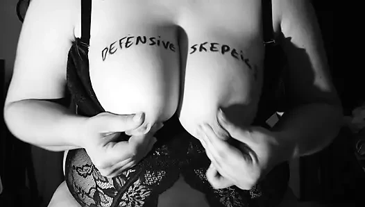 Büyük göğüslerimle zevk anı, bu yorumlar için DefensiveSkeptic2 sayesinde.