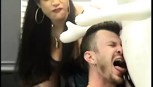 Perde arkasında ice la fox bir dominatrix