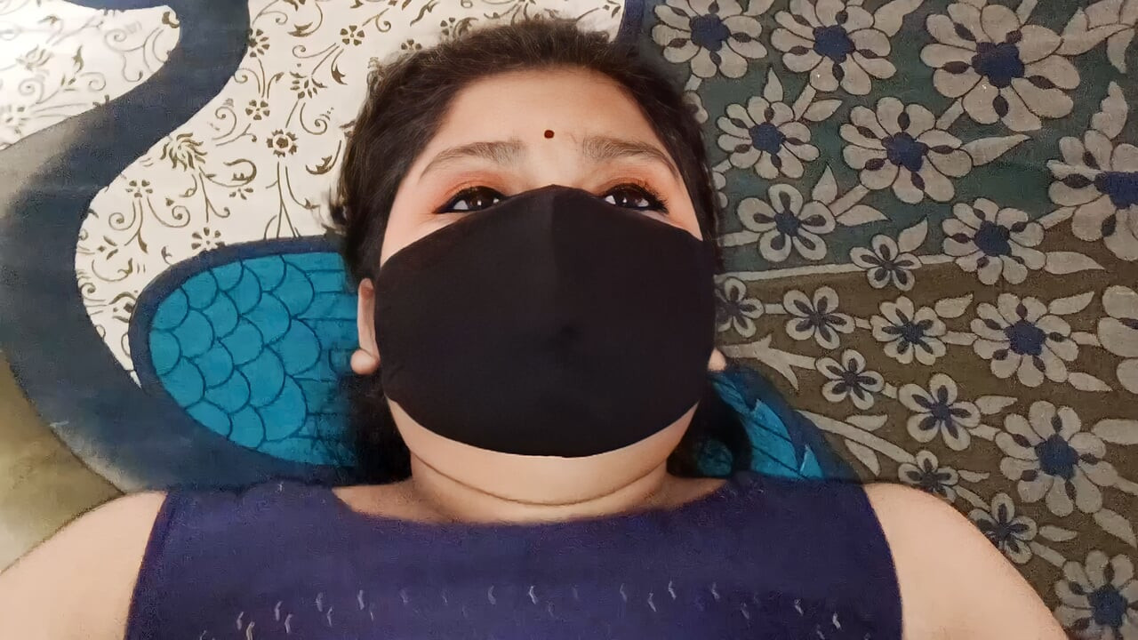 Hintli karımın üvey kız kardeşini sikiyorum