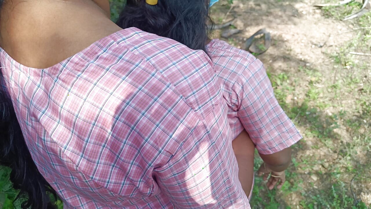 Orman yan liseli kız lezbiyen sikişiyor