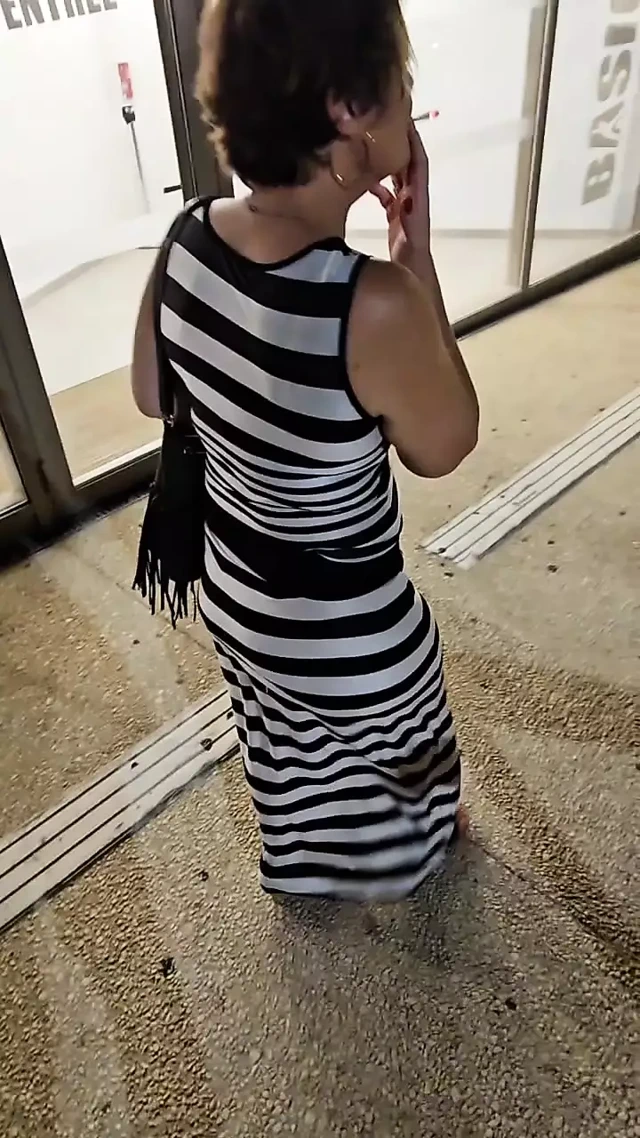 Stajyerim tarafından ofiste sikiliyorum. Onu ısıtıyorum ve o beni iyi bir orta yaşlı seksi kadın gibi sikiyor