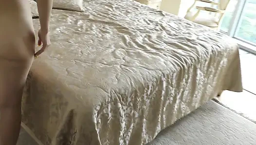 Gerçek ev! Büyük memeli bir genç kızı banyoda ısıttı