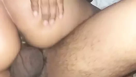 Gözleri bağlı kandırılan evli kadın bilinmeyen bir adam tarafından sikiliyor