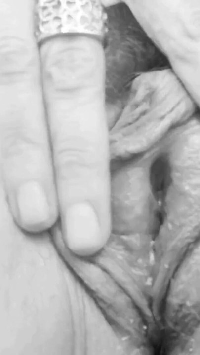 Kıllı Alman milf ile uzun labia gösterileri sen ona ns fışkırtma ve işemek sonra ns derleme seks | Klip 2