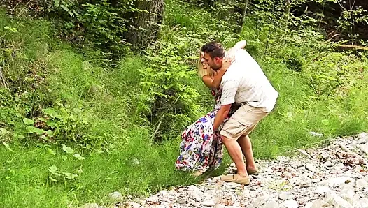 Genç Alman çift gittikleri her yerde açık havada sikişiyor - sekslerinin daha fazla sahnesi