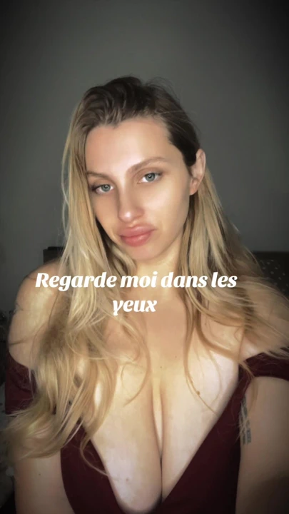 Elisa büyük göğüs