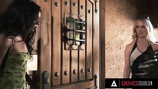 Devils tgirls - ateşli trans Olivia arkadaşı Ana Foxxx'un bu çağrısını kabul edecek