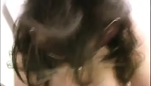 Büyük götlü kedi kadın domalarak sikiliyor