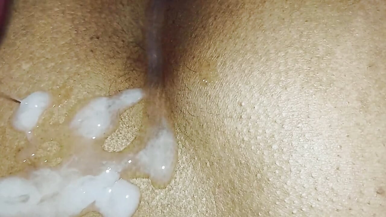 Üvey kız kardeşimi yatak odamda domaltarak sert sikiyorum